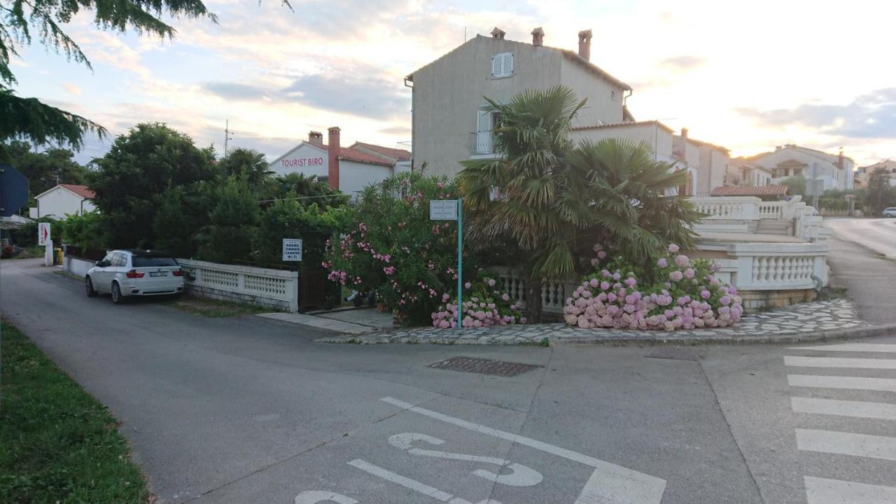 Near Beach - Apartments Marica 罗维尼 外观 照片