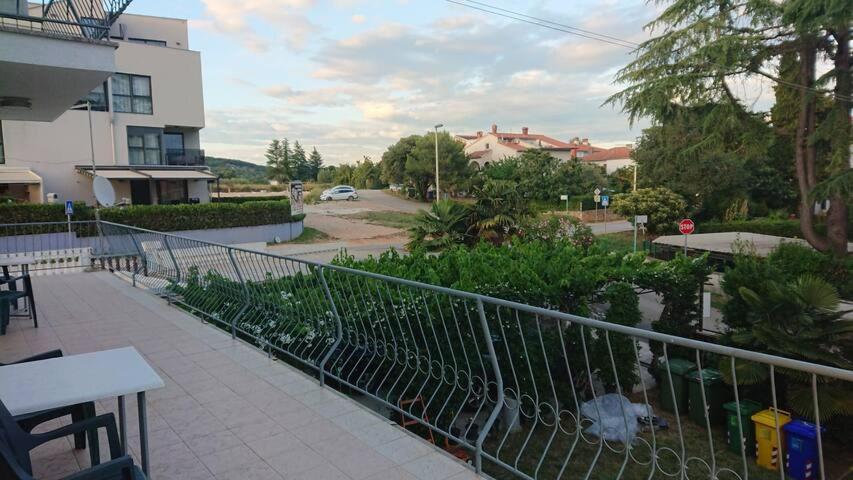 Near Beach - Apartments Marica 罗维尼 外观 照片